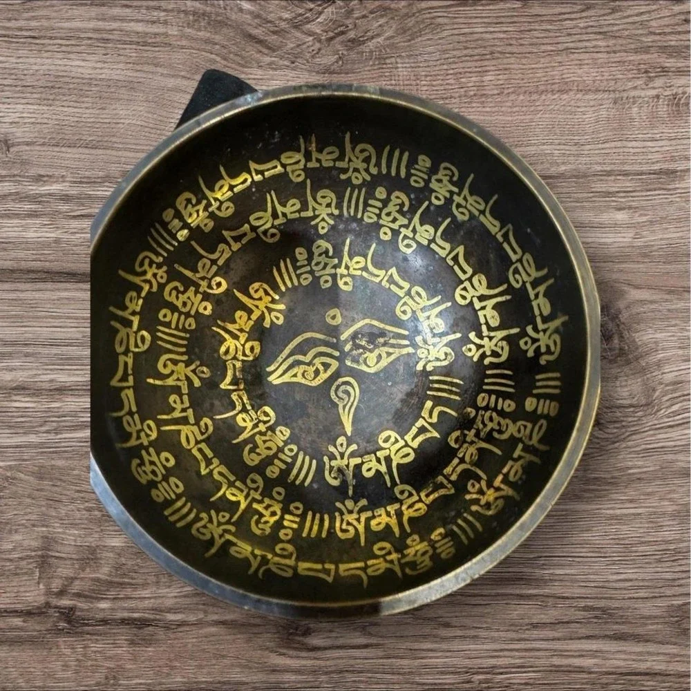 Vintage Handmade Tibetan Singing Bowl. Inlayed brass. 4